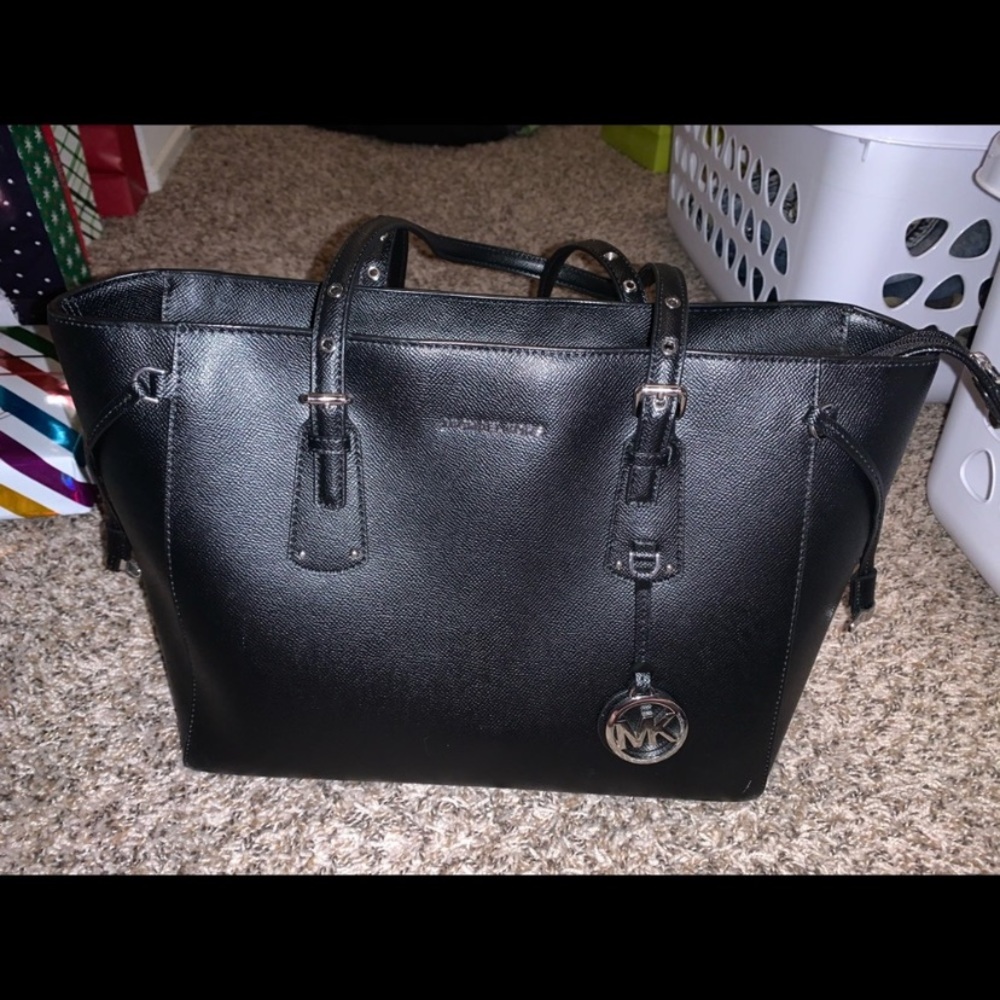 Black Michael Kors tote